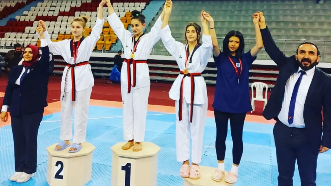 2022-2023 Eğitim-Öğretim Yılı Okullar Arası Yıldız Kız Taekwondo İl Üçüncülüğü